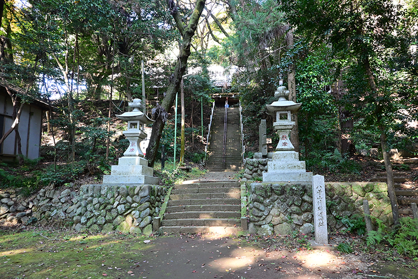 八菅神社本殿