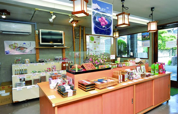 梅の里かみお 直営店