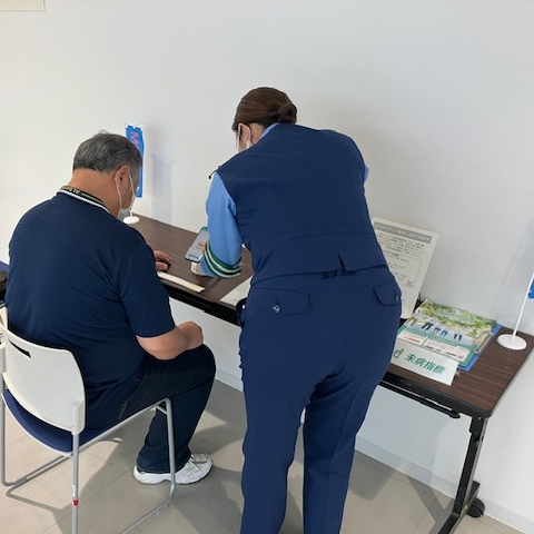 実際の運転免許センターでの活用写真