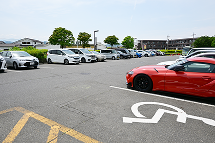 アリーナ前の駐車場