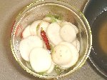 写真：調味液を漬け込み容器に入れる（1枚目）