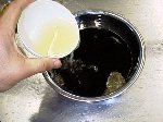 写真:調味料液を作る