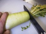 写真:両端を切り落とすところ