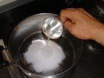写真:水100mlを入れるところ