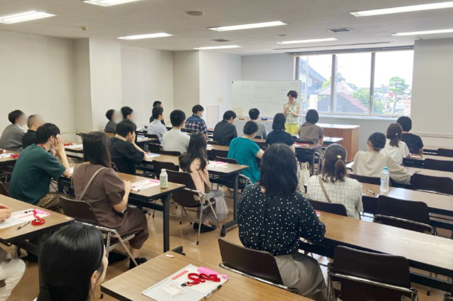 みなさん真剣にお話を聞いています。