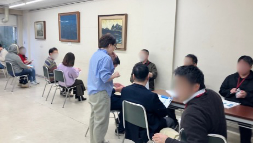 休憩ターンの男性陣荒木さんからアドバイスをもらいます