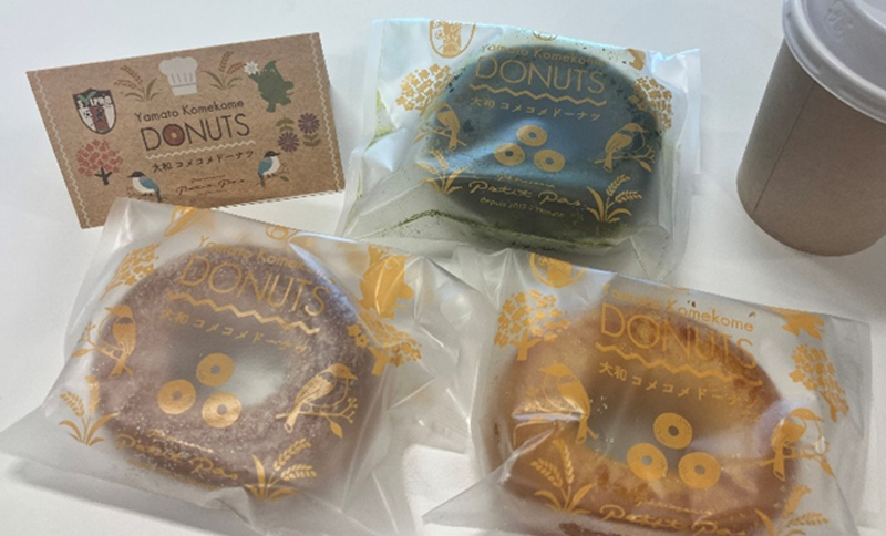 軽食のドーナツ