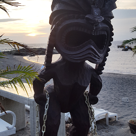 Nakamura Erika's feet soaked in seawater