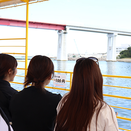 にじいろさかな号で景色を眺める