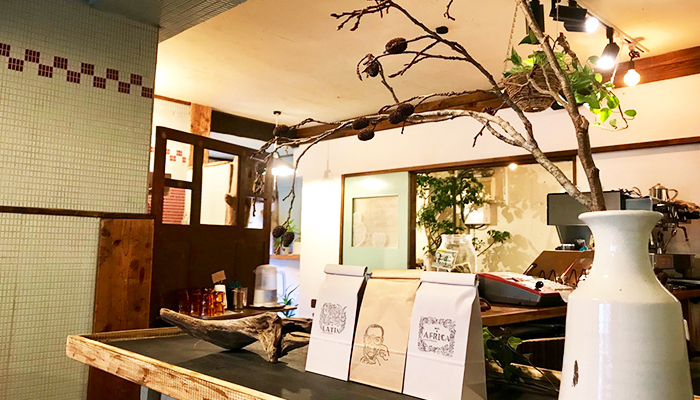 ミルコーヒー＆スタンドの店内カウンター