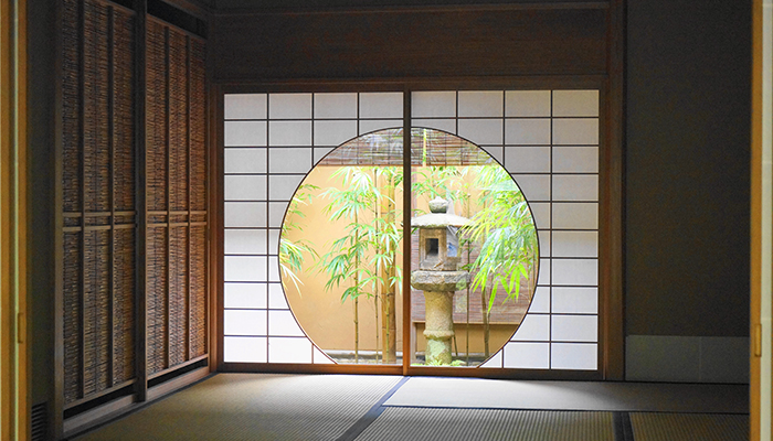 一条恵観山荘 茶室「時雨」の円窓