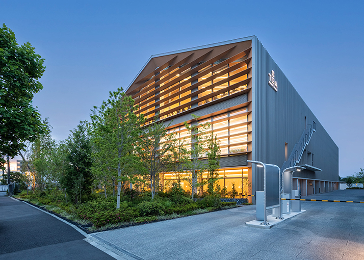 （サムネイル）徳洲会ジムナスティクスアリーナ　建物全体