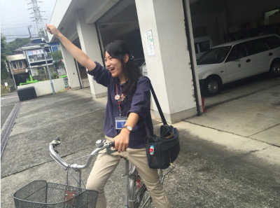 自転車に乗る写真