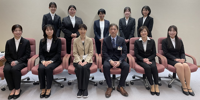 令和7年度入庁職員の写真