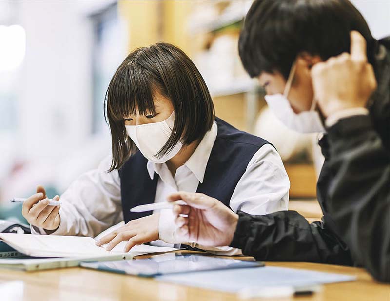 学習する学生
