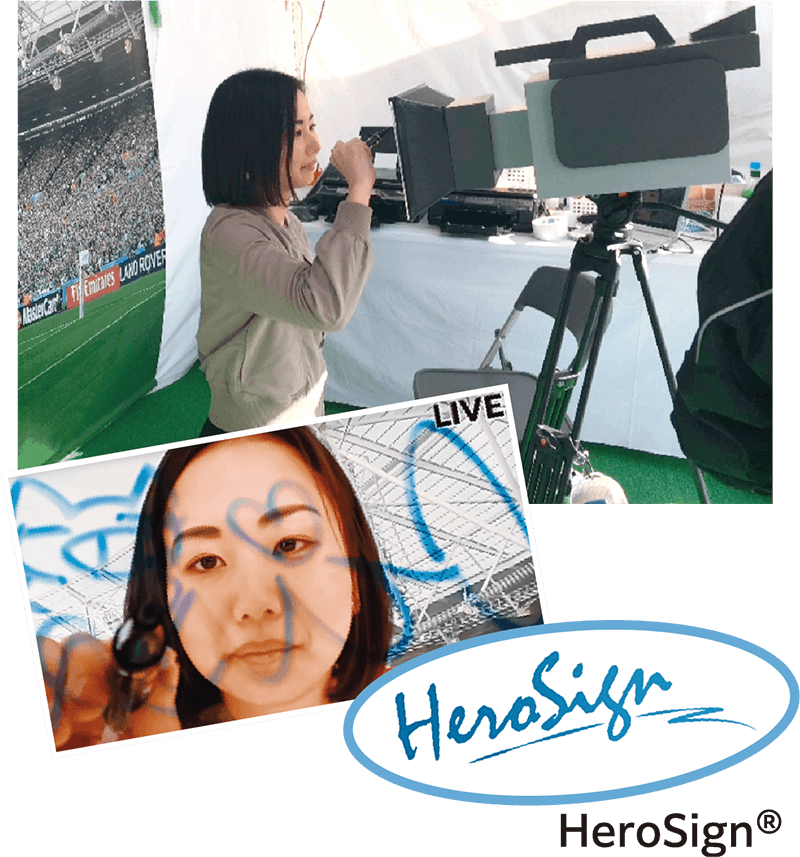 ヒーローサイン体験の様子 HeroSigh(R)